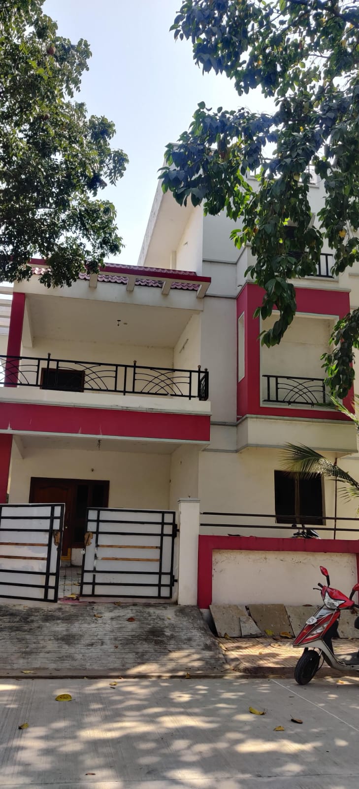 4 BHK + Pooja Room,Servant Room,Study Room,Extra Room Villa For Rent in Praneeth Homes