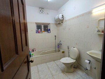 Bathroom in 4 BHK Independent House at Hrbr Layout – for Sale