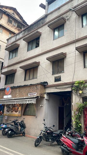  Pg – Exterior View View at Marine Lines - for Rent