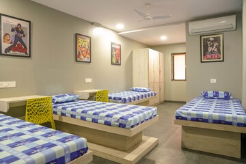 Bedroom in  Pg at Marine Lines – for Rent
