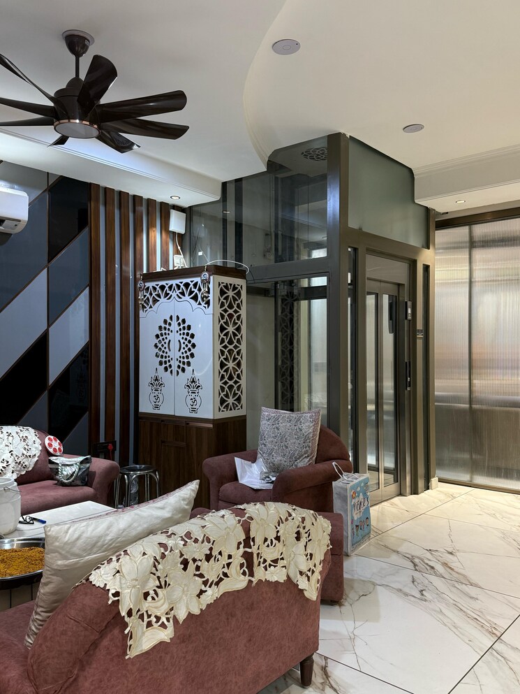 Living Room, sector 50 6+ Bedroom 250 Sq.Mt. Villa In Sector 50 Noida 9073456