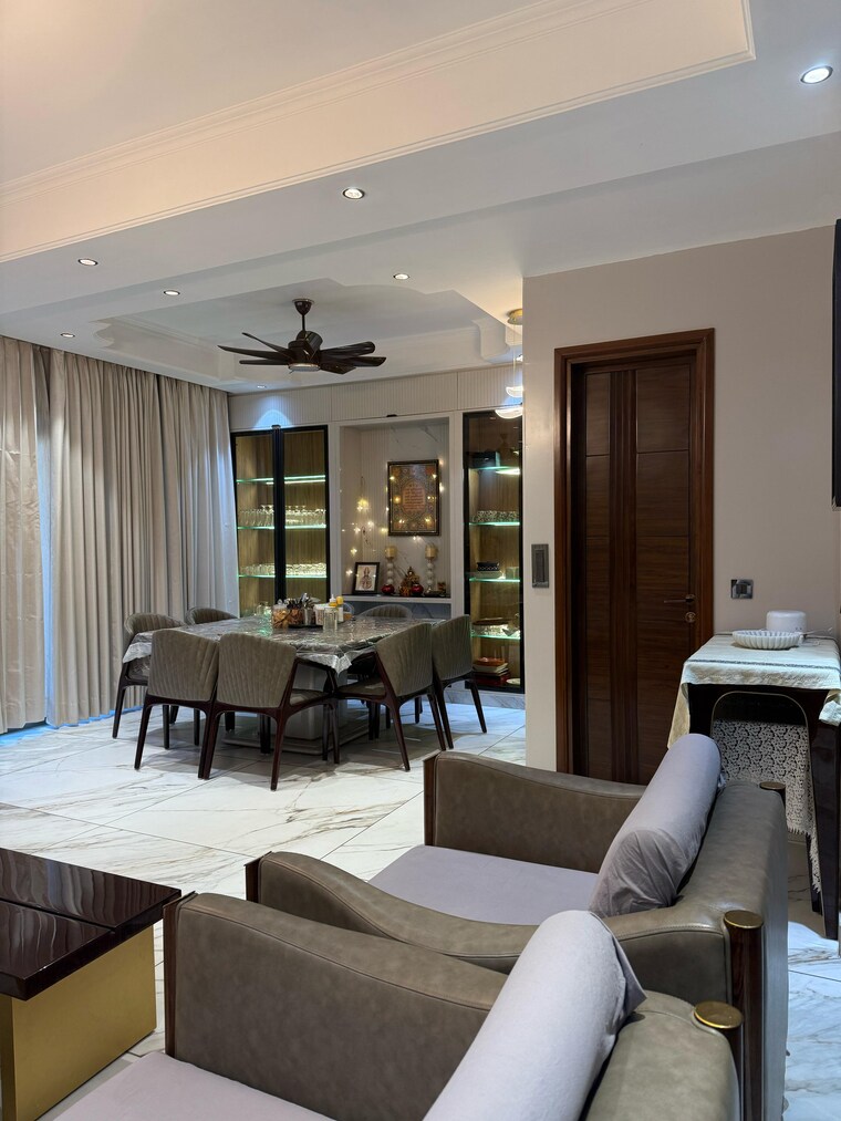 Living Room, sector 50 6+ Bedroom 250 Sq.Mt. Villa In Sector 50 Noida 9073456