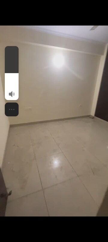 Room in 2 BHK Apartment at Panchsheel Greens, Sector 16 Greater Noida – for Rent
