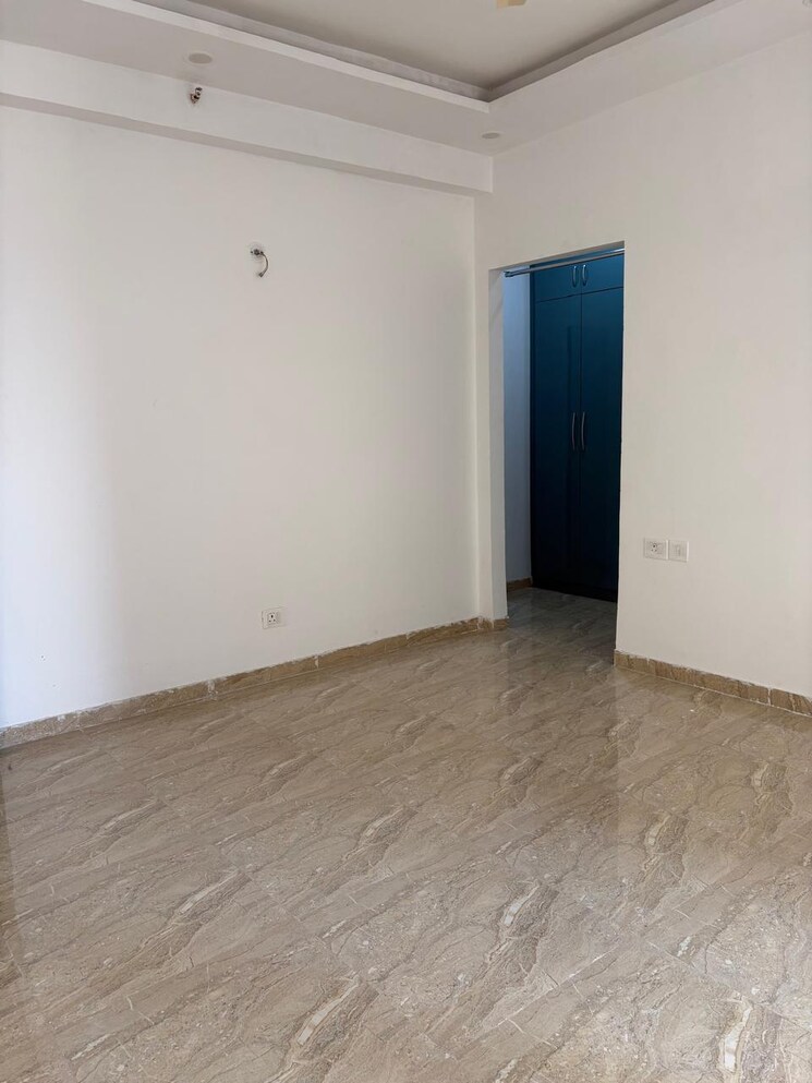 Room, slf-anushree 3 Bedroom 1500 Sq.Ft. Apartment In Sector 75 Faridabad 9073475