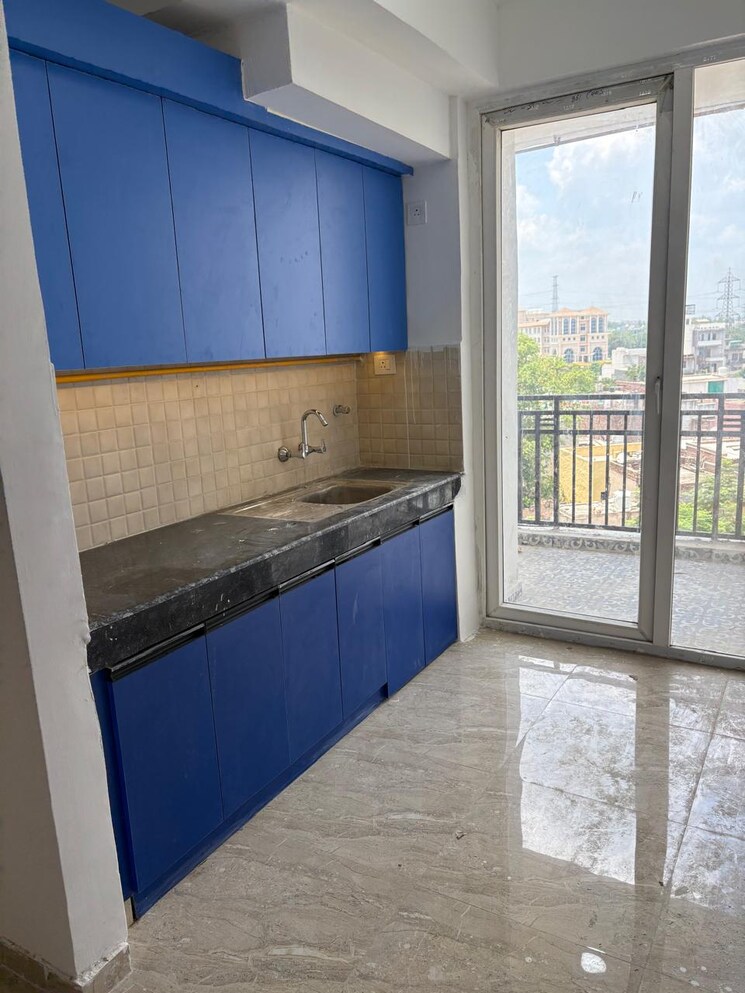 Kitchen, slf-anushree 3 Bedroom 1500 Sq.Ft. Apartment In Sector 75 Faridabad 9073475