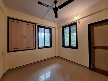 Room in 2.5 BHK Apartment at Mansarovar CHS, Vashi Sector 14 – for Rent
