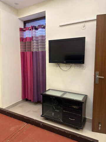 Furnished Amenities in 3 BHK Apartment at Adore Happy Homes Grand, Sector 85 – for Rent
