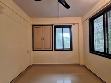 Room in 2.5 BHK Apartment at Mansarovar CHS, Vashi Sector 14 – for Rent
