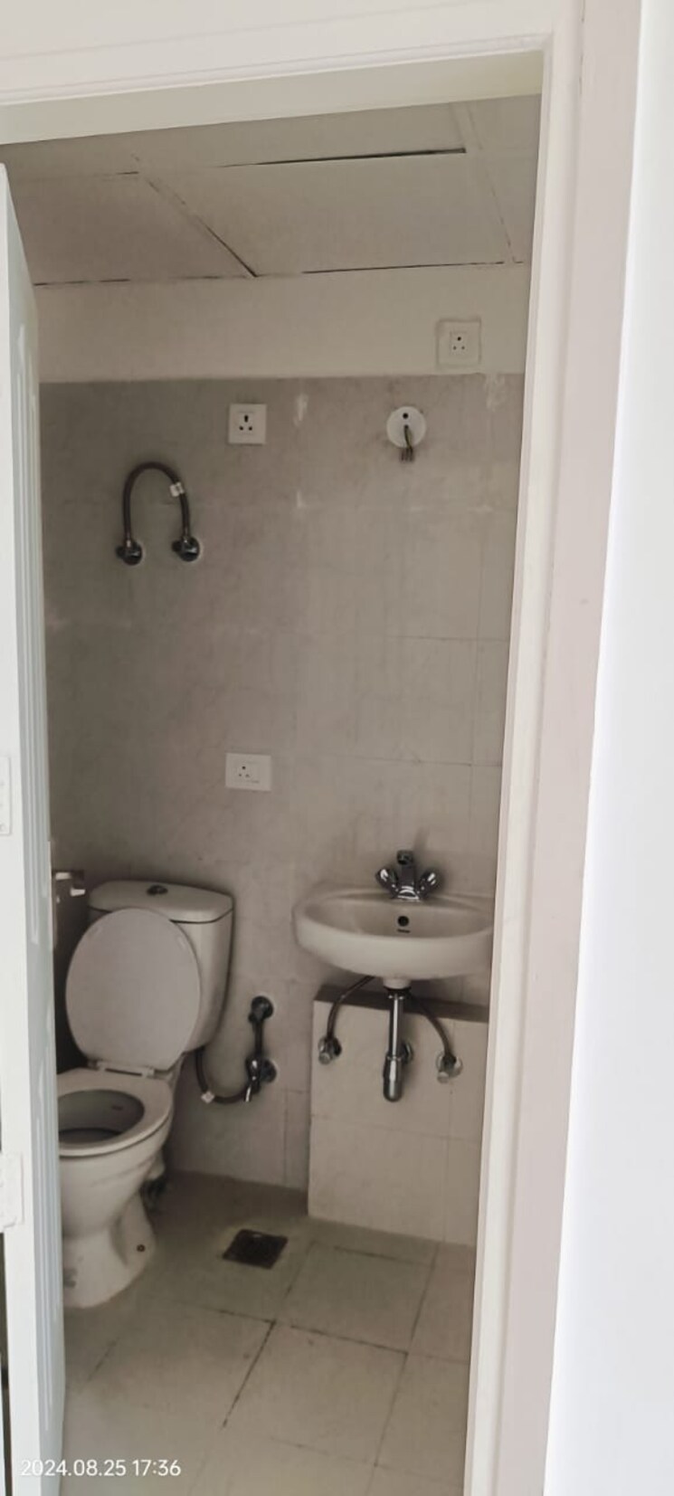 Bathroom, sector 77 3 Bedroom 180 Sq.Yd. Builder Floor In Sector 77 Faridabad 9073563