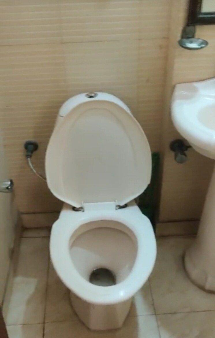 Bathroom, new rajinder nagar 2 Bedroom 1180 Sq.Ft. Builder Floor In New Rajinder Nagar Delhi 9073629