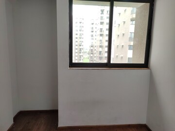 Room in 2 BHK Apartment at Lodha Palava Downtown, Dombivli East – for Rent