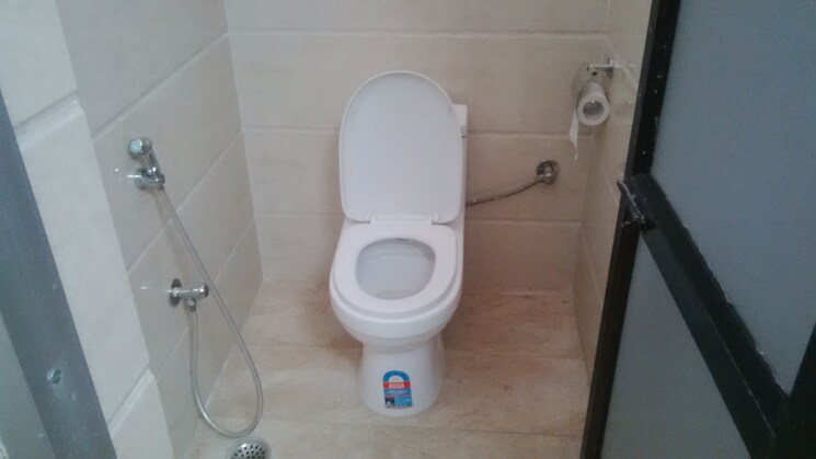 Washroom, sector 58 Commercial Office Space in IT/SEZ 16500 Sq.Ft. In Sector 58 Noida 9073615