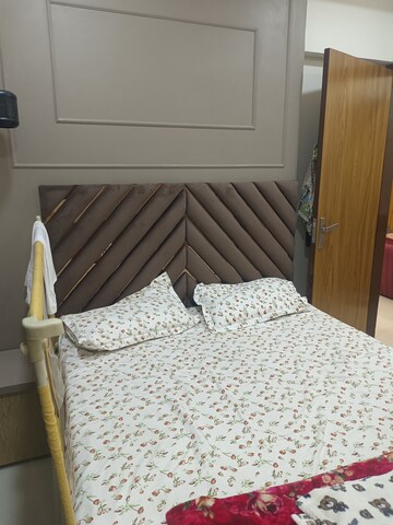 Bedroom in 1 BHK Apartment at Ashar Metro Towers, Vartak Nagar – for Rent