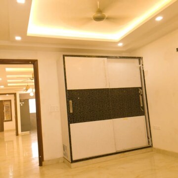 Room in 3 BHK Builder Floor at Neharpar – for Rent