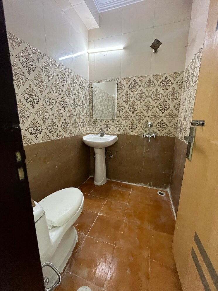 Bathroom, saket 2 Bedroom 850 Sq.Ft. Builder Floor In Saket Delhi 9073673