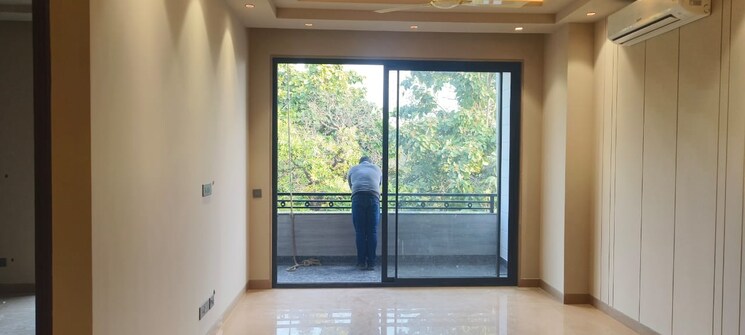 Room, defence colony 3 Bedroom 217 Sq.Yd. Apartment In Defence Colony Delhi 9073658