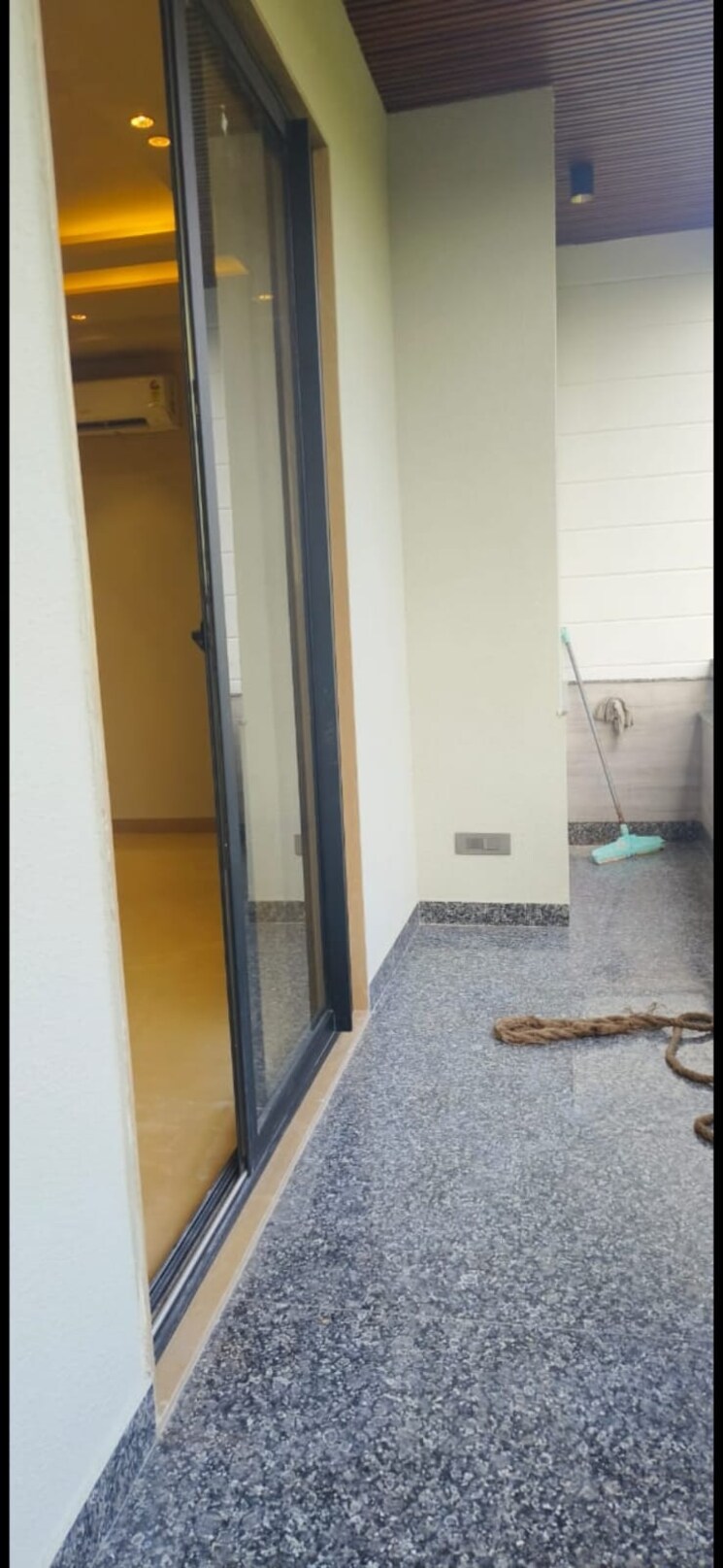 Balcony, defence colony 3 Bedroom 217 Sq.Yd. Apartment In Defence Colony Delhi 9073658