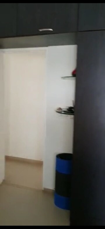 Room in 3 BHK Apartment at Vasant Valley Ivy Tower, Malad East – for Rent