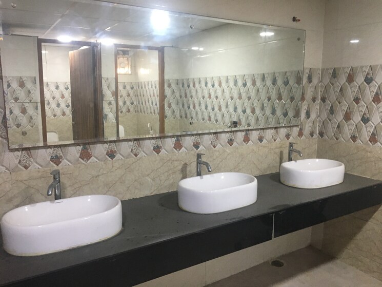 Washroom, sector 58 Commercial Office Space in IT/SEZ 17000 Sq.Ft. In Sector 58 Noida 9073692