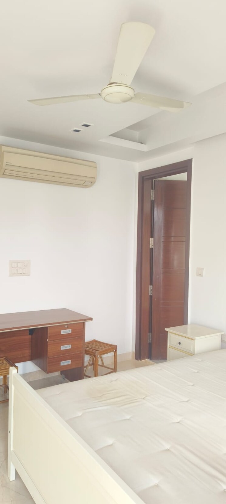 Bedroom, defence colony 3 Bedroom 217 Sq.Yd. Builder Floor In Defence Colony Delhi 9073748