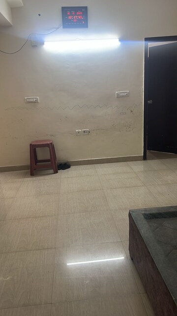 Room in 3 BHK Apartment at Mapsko Paradise, Sector 83 – for Rent