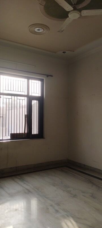Room in 3 BHK Builder Floor at G Block Shastri Nagar – for Rent