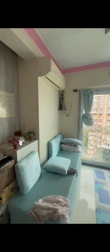 Living Room in 1.5 BHK Apartment at Shaad Residency, Byculla East – for Rent