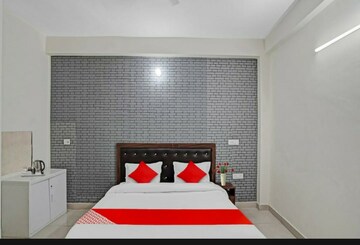 Bedroom in 2 BHK Apartment at Sai Homes Sector 49, Sector 49 – for Rent