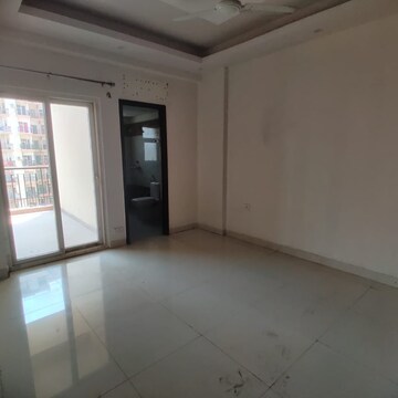 Room in 3.5 BHK Apartment at Maxblis Grand Wellington, Sector 75 – for Rent