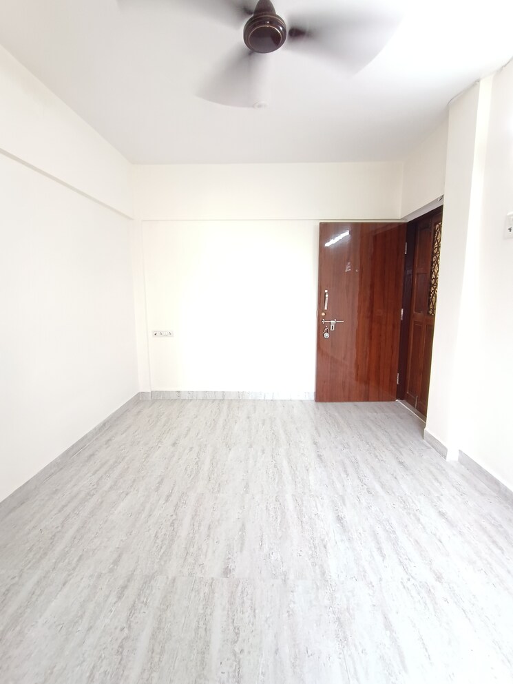 Room, borivali west 1 Bedroom 550 Sq.Ft. Apartment In Borivali West Mumbai 9073915