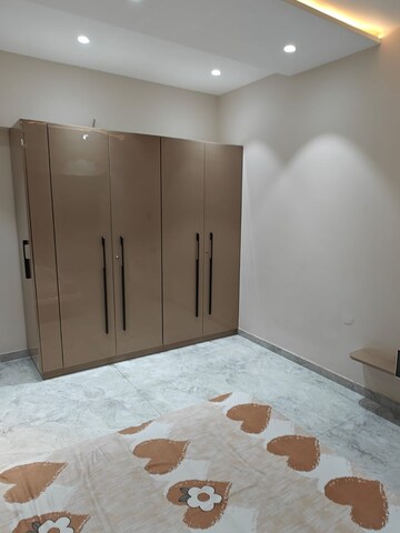 Room in 4 BHK Builder Floor at Prahlad Nagar – for Sale
