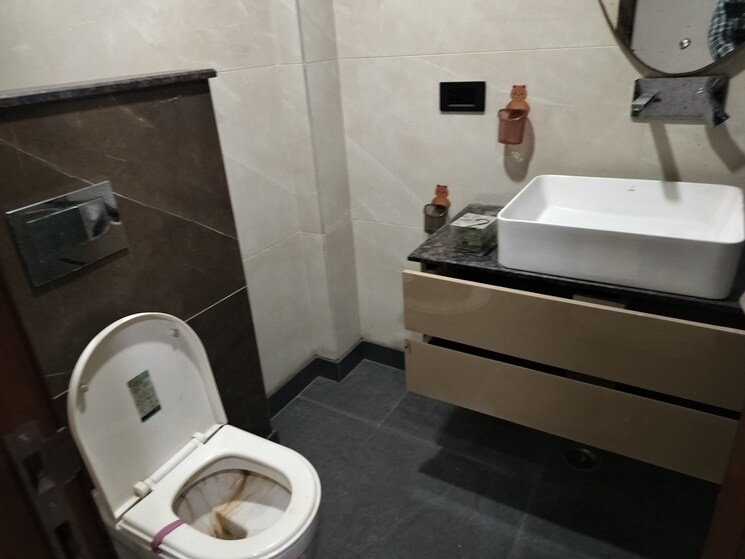 Bathroom, rajouri garden 3 Bedroom 1800 Sq.Ft. Builder Floor In Rajouri Garden Delhi 9073912