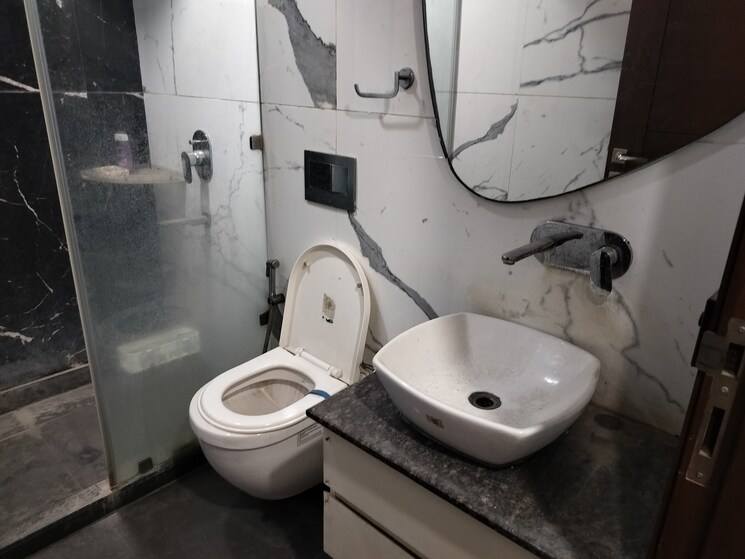 Bathroom, rajouri garden 3 Bedroom 1800 Sq.Ft. Builder Floor In Rajouri Garden Delhi 9073912