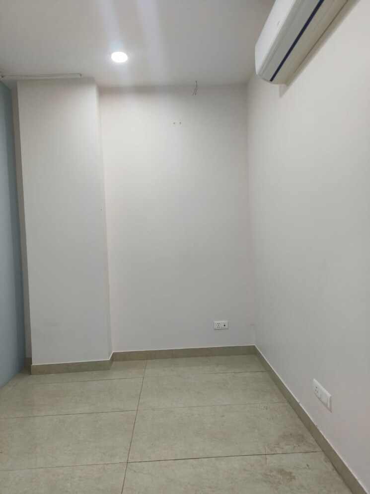 Team Area, green park extension Commercial Office Space 2000 Sq.Ft. In Green Park Extension Delhi 9073906