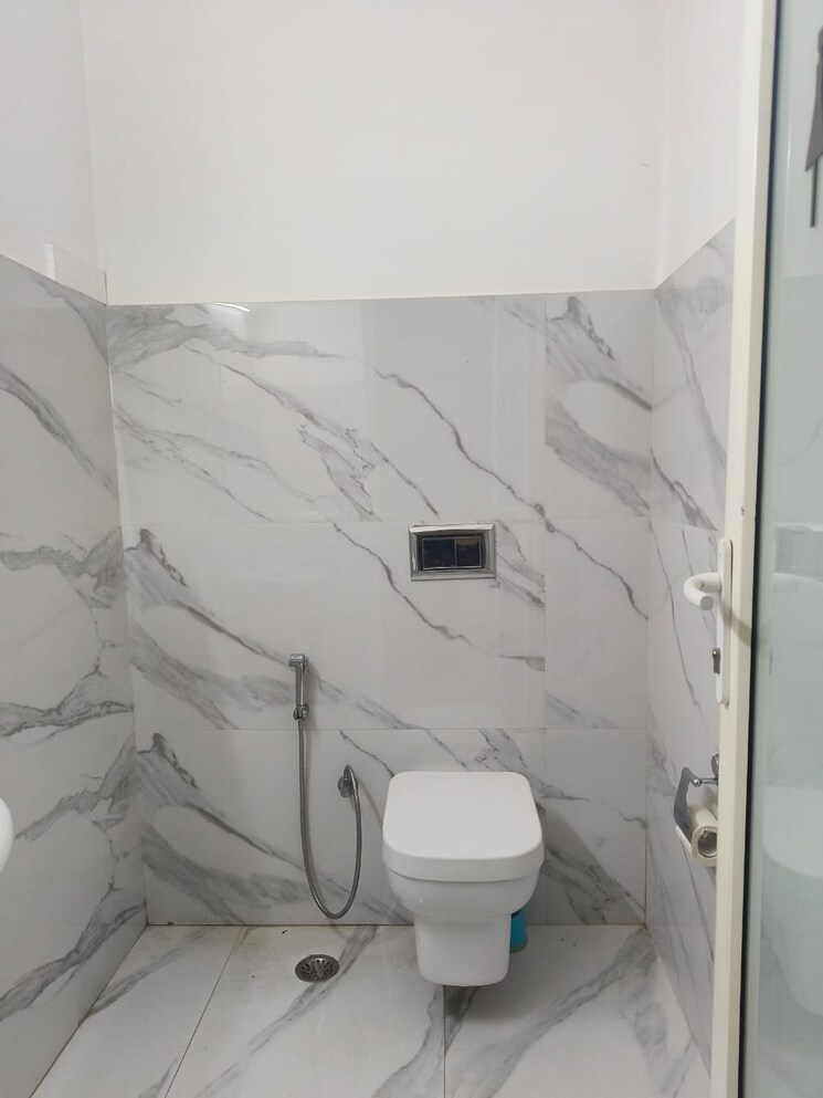 Washroom, green park extension Commercial Office Space 2000 Sq.Ft. In Green Park Extension Delhi 9073906