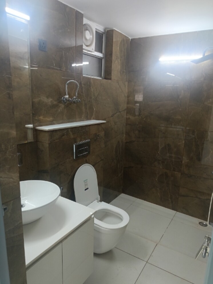 Bathroom, ss-southend-floors 2 Bedroom 925 Sq.Ft. Builder Floor In South City 2 Gurgaon 9073971
