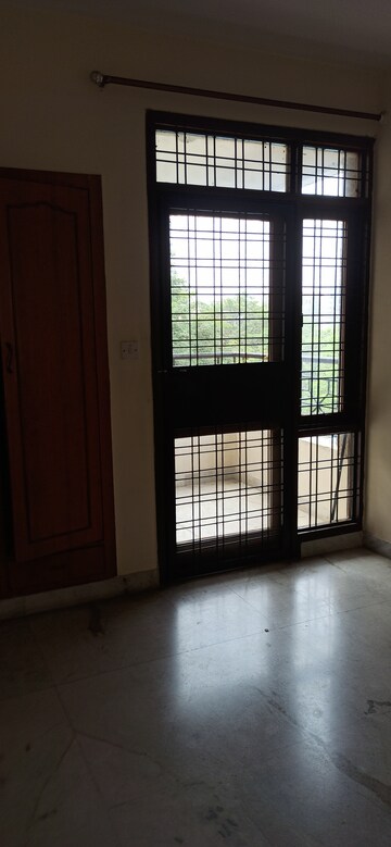 Room in 3 BHK Apartment at Mahalaxmi Apartments Gurgaon, Sector 43 – for Rent