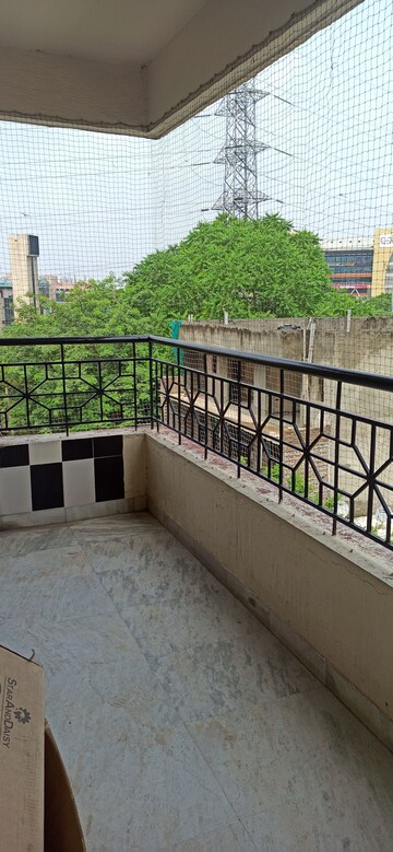 Balcony in 3 BHK Apartment at Mahalaxmi Apartments Gurgaon, Sector 43 – for Rent