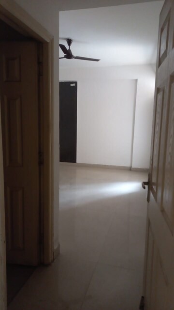 Room in 2 BHK Apartment at Supertech Cape Town, Sector 74 – for Rent