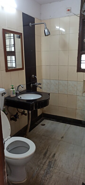 Team Area in 3 BHK Apartment at Mahalaxmi Apartments Gurgaon, Sector 43 – for Rent