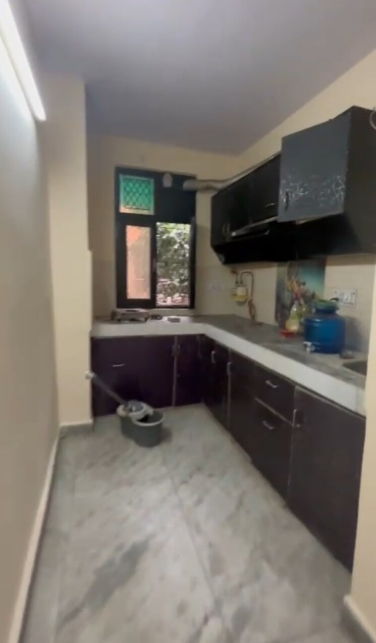 Kitchen, mansa ram park 2.5 Bedroom 70 Sq.Yd. Builder Floor In Mansa Ram Park Delhi 9073985