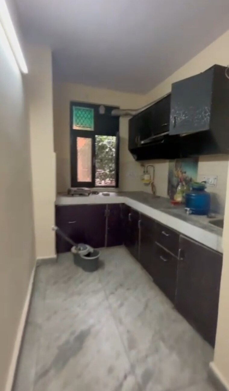 Kitchen, mansa ram park 2.5 Bedroom 70 Sq.Yd. Builder Floor In Mansa Ram Park Delhi 9073985