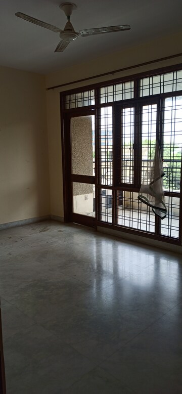 Staircase in 3 BHK Apartment at Mahalaxmi Apartments Gurgaon, Sector 43 – for Rent