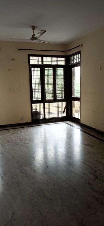 Balcony in 3 BHK Apartment at Mahalaxmi Apartments Gurgaon, Sector 43 – for Rent