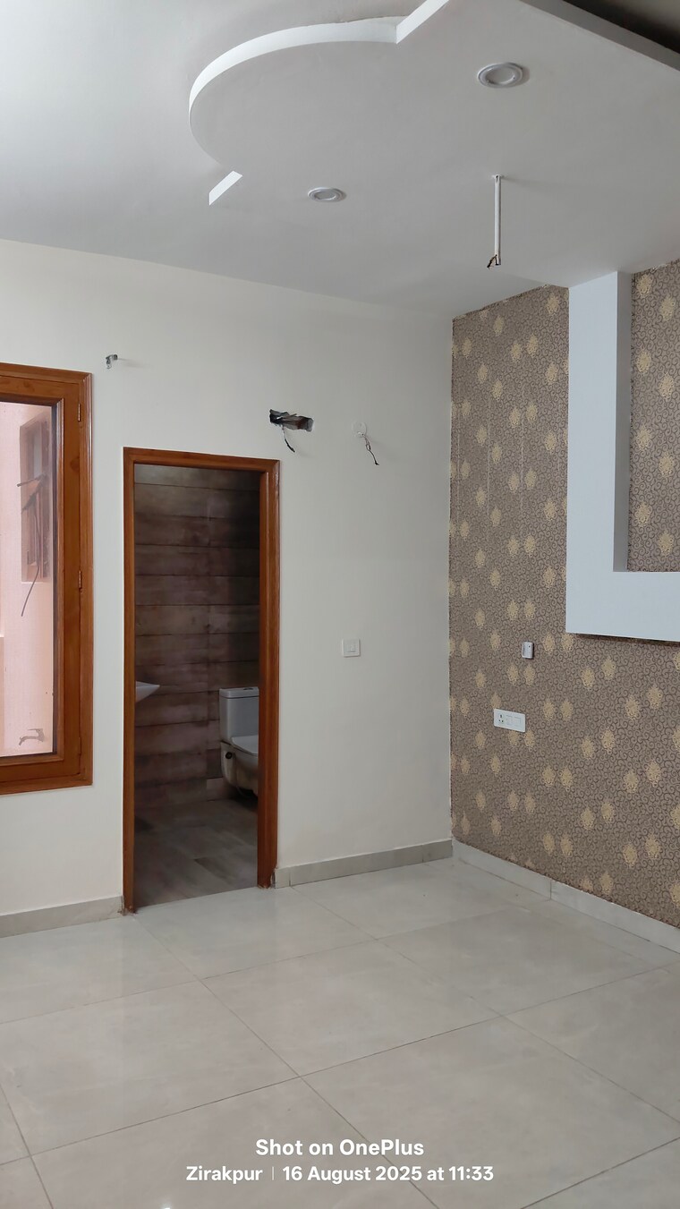 Room, dhakoli 3 Bedroom 125 Sq.Yd. Apartment In Dhakoli Zirakpur 9073999