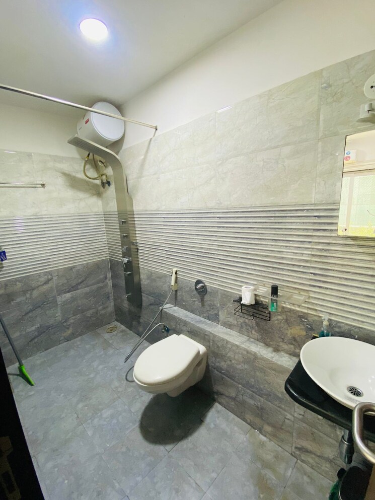 Bathroom, sethia-grandeur 2 Bedroom 700 Sq.Ft. Apartment In Bandra East Mumbai 9074039