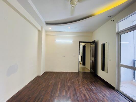 3 BHK Apartment For Rent in Mahagun Moderne
