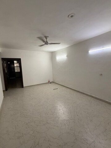 Room in 3 BHK Builder Floor at Saket – for Rent