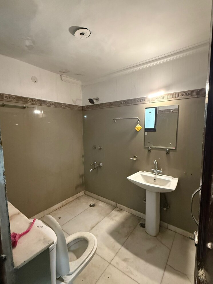 Bathroom, saket 3 Bedroom 13000 Sq.Ft. Builder Floor In Saket Delhi 9074105