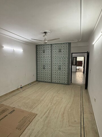 Room in 3 BHK Builder Floor at Saket – for Rent